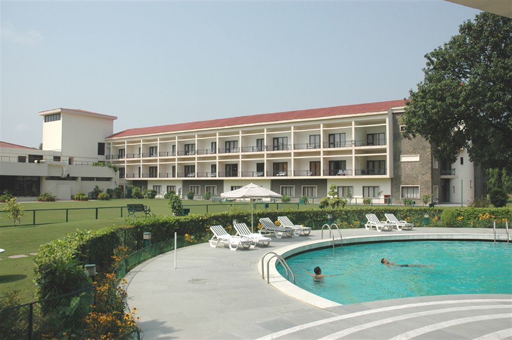 Hotel Mountview Chandīgarh Buitenkant foto