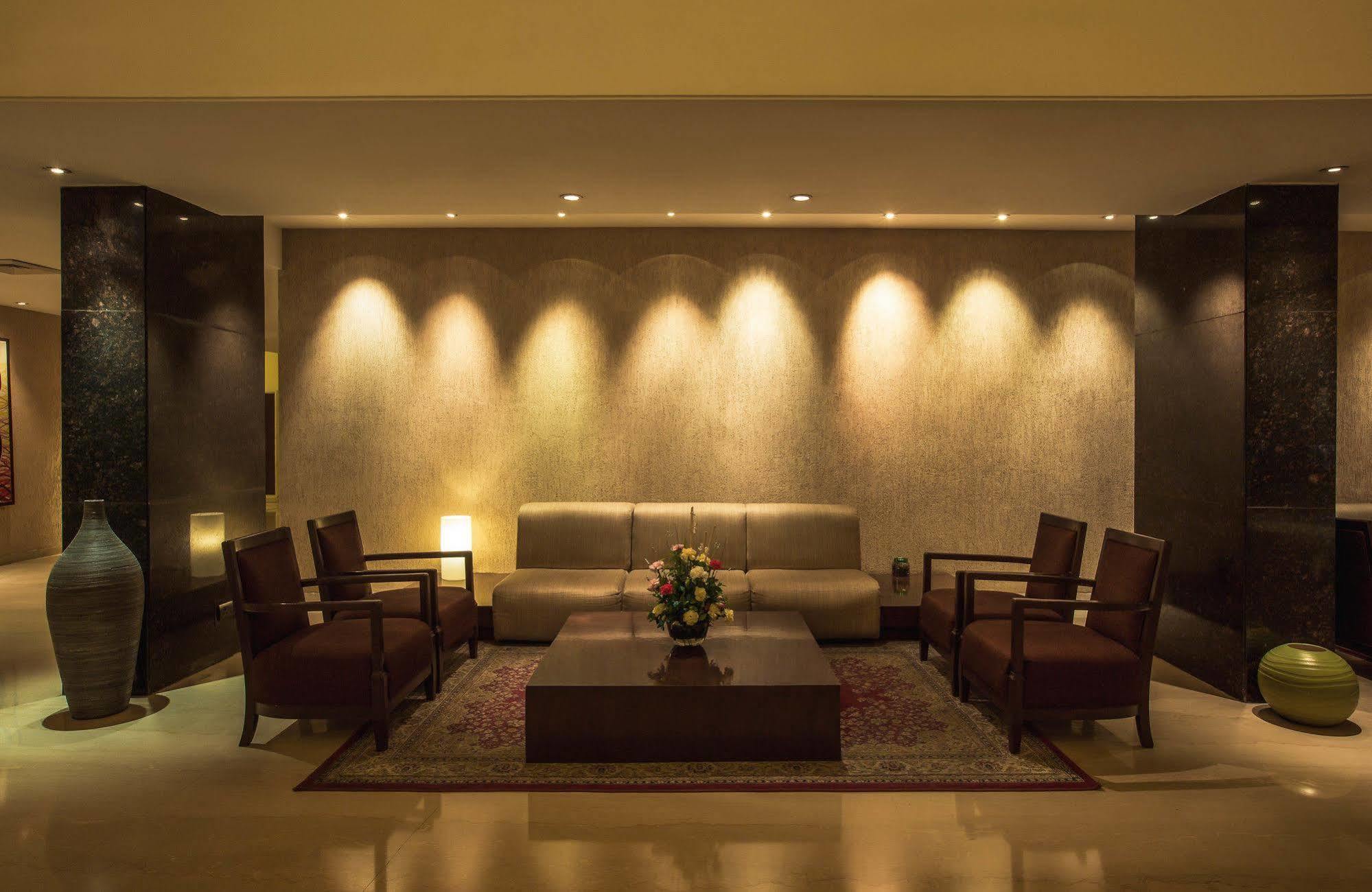 Hotel Mountview Chandīgarh Buitenkant foto