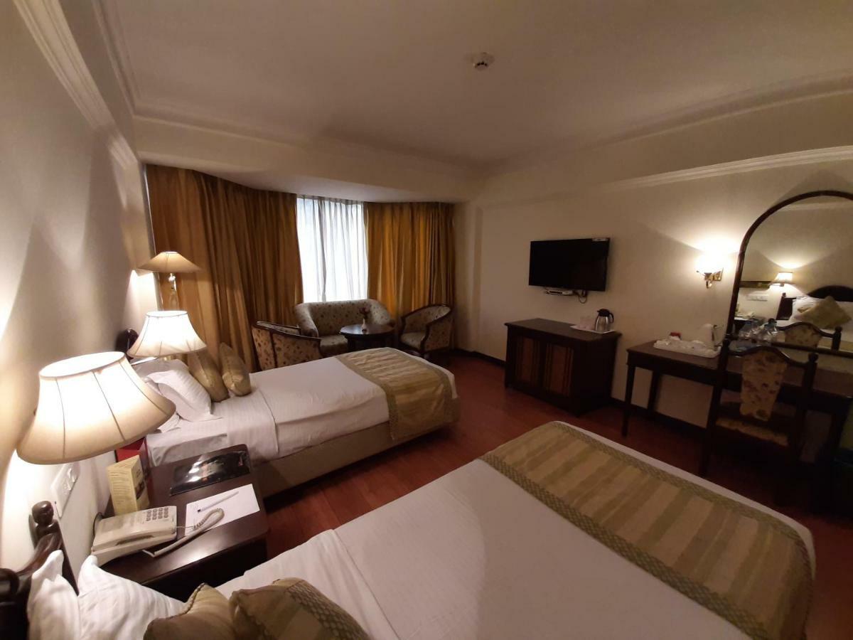 Hotel Mountview Chandīgarh Buitenkant foto